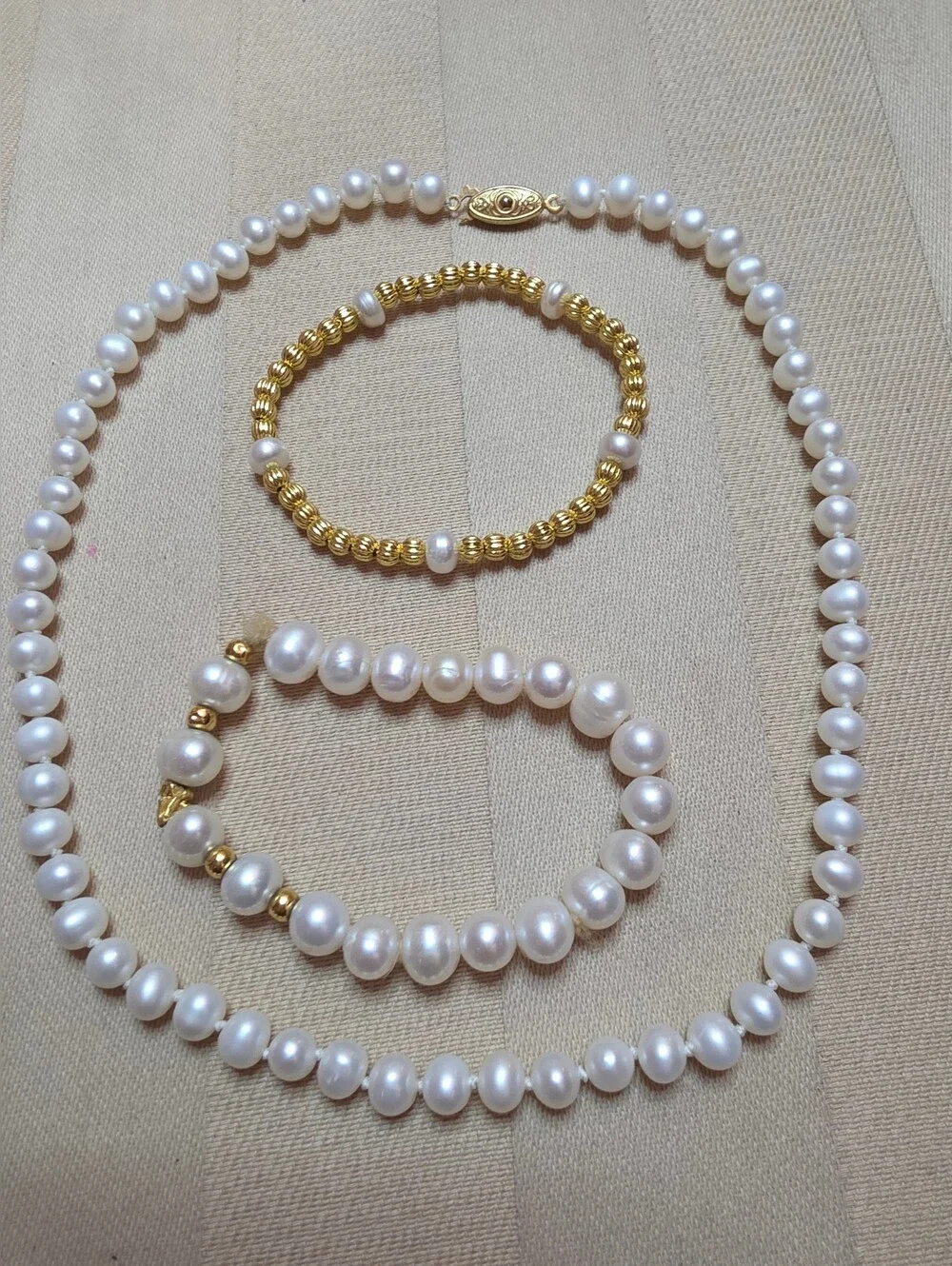 SET OF GENUINE, PEARL BRACELETS AND GENUINE PEARL NECKLACE 17 IN - Picture 1 of 5